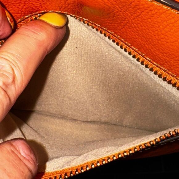 π§‘ βBright Rich Orange Pebbled Leather Crossbody Bag π§‘
Lots of pockets - Picture 8 of 16